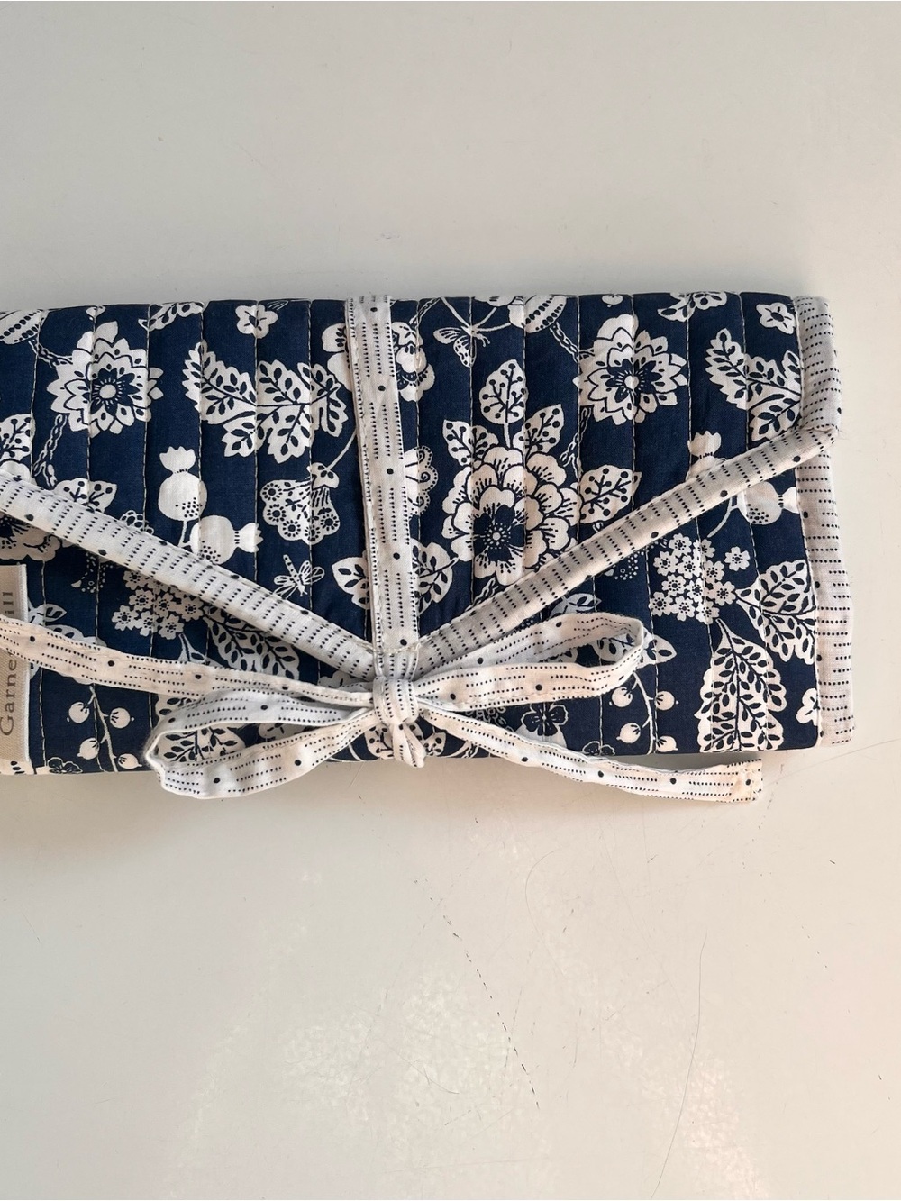 Garnet Hill Quilted Jewelry Roll Blue White EUC Travel Vacation